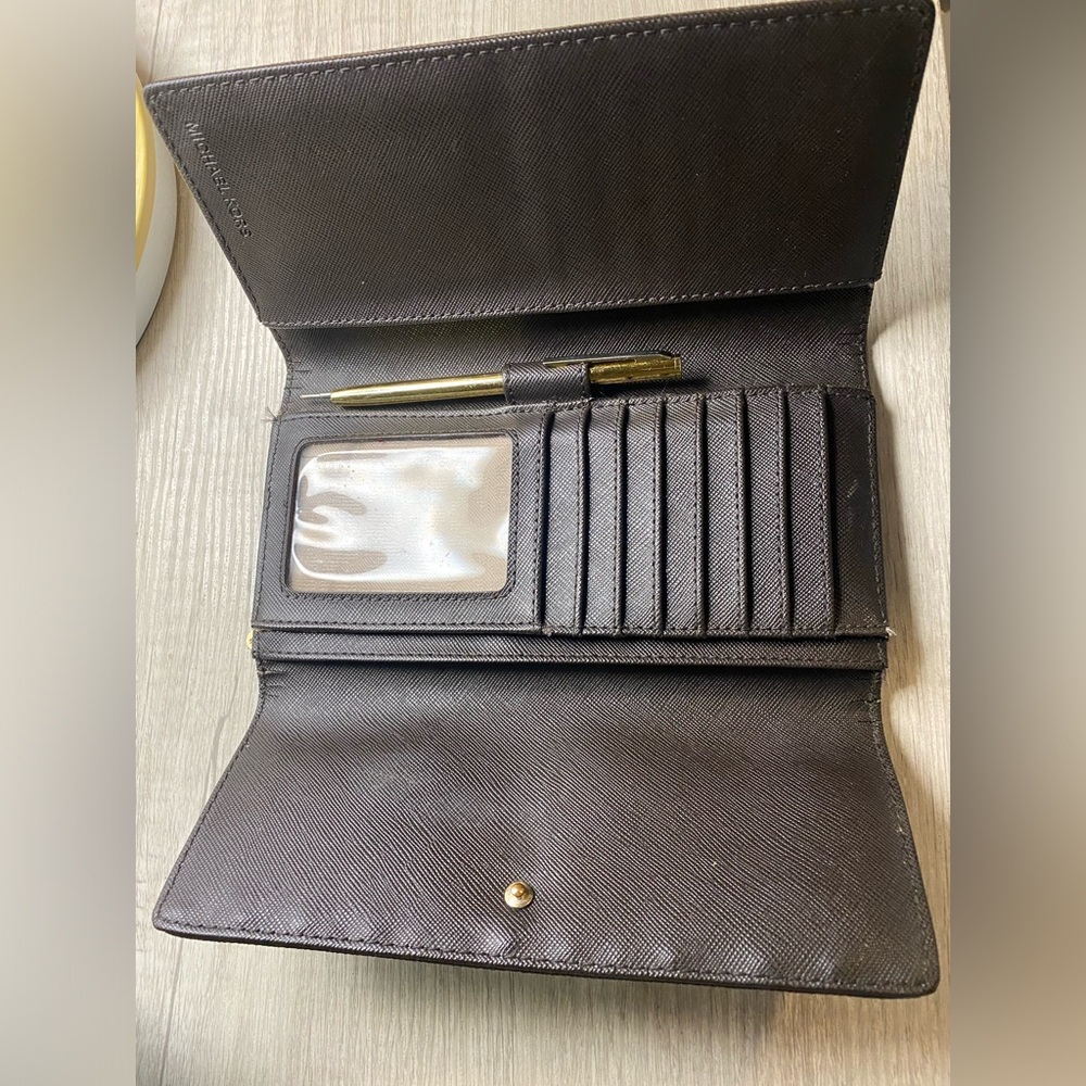 Michael Kors wallet - Picture 2 of 6